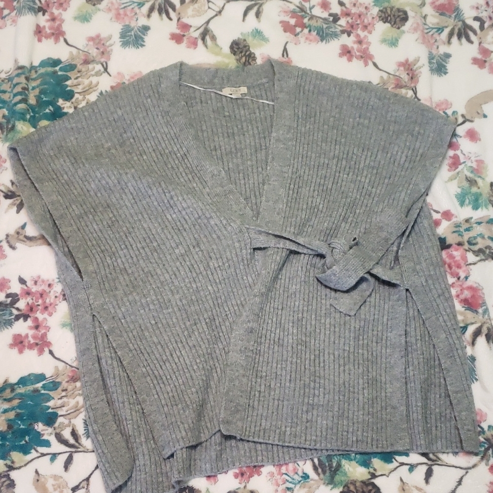LOFT Women Gray Women's Cardigan Sweater Warm Wrap Up. Perfect For Layering
